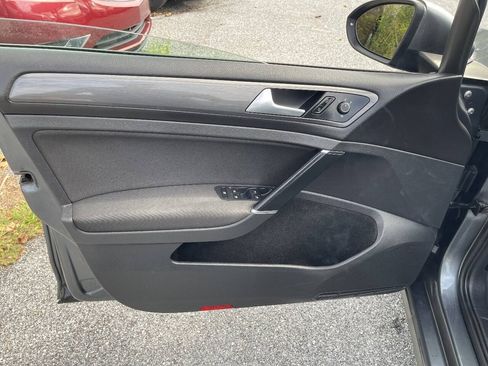 Used 2018 Volkswagen Golf S FWD image 11