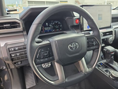 Used 2025 Toyota Tacoma TRD Sport AWD/4WD image 17