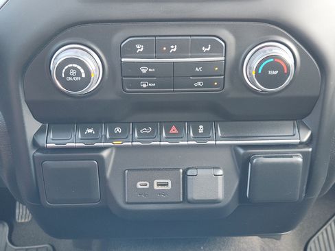 Used 2022 Chevrolet Silverado 1500 Custom AWD/4WD image 19
