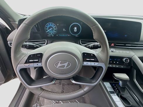 Used 2024 Hyundai Elantra SEL w/ Convenience Package FWD image 7