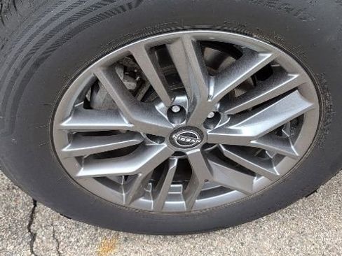 Used 2022 Nissan Rogue S AWD/4WD image 5