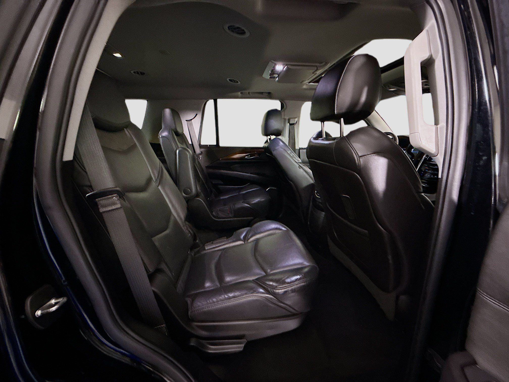 Used 2018 Cadillac Escalade Luxury AWD/4WD image 26