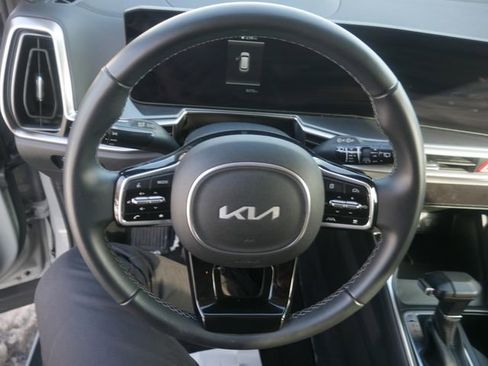 Used 2025 Kia Sorento S image 26