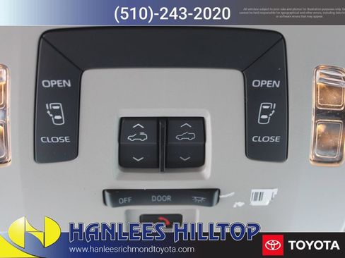 Used 2021 Toyota Sienna LE w/ LE Plus Package FWD image 27