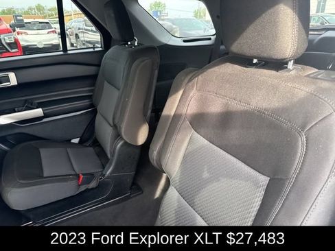 Used 2023 Ford Explorer XLT AWD/4WD image 25