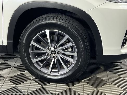 Used 2019 Toyota Highlander XLE image 11