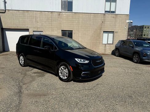 Used 2026 Chrysler Pacifica Select FWD image 8