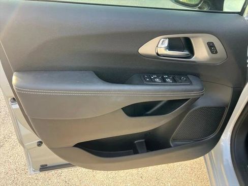 Certified 2026 Chrysler Pacifica Select FWD image 38