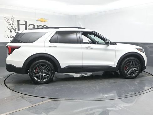 Used 2025 Ford Explorer ST-Line w/ ST-Line Street Pack AWD/4WD image 39
