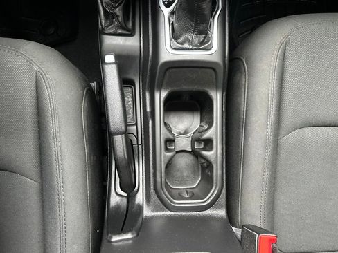 Used 2019 Jeep Wrangler Unlimited Sport S AWD/4WD image 7