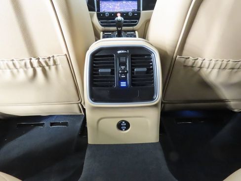 Certified 2026 Porsche Macan AWD/4WD image 32