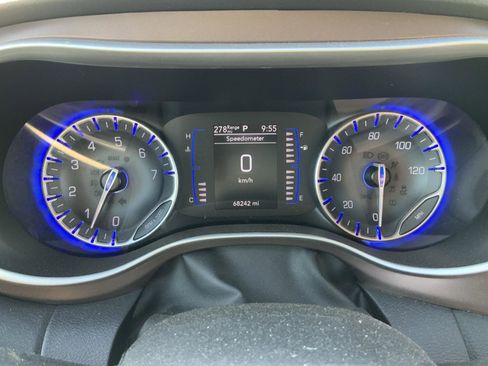 Used 2023 Chrysler Voyager LX FWD image 28