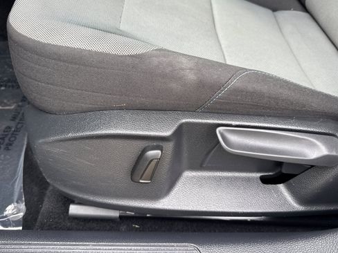 Used 2016 Volkswagen e-Golf SE w/ DC Fast Charging Package image 13