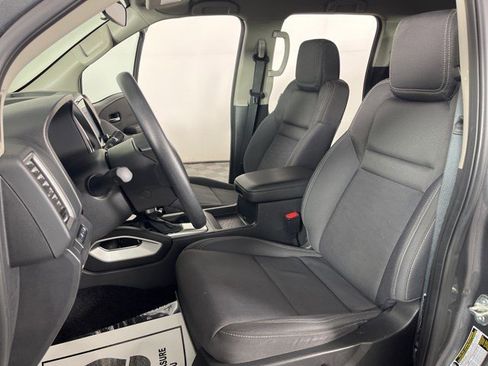 Used 2024 Nissan Frontier SV image 14