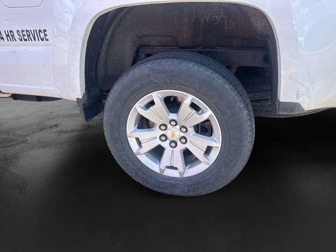 Used 2022 Chevrolet Colorado LT w/ LT Convenience Package AWD/4WD image 11