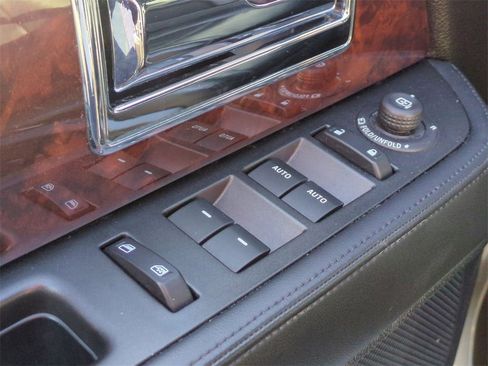 Used 2015 Lincoln Navigator L 4WD image 12