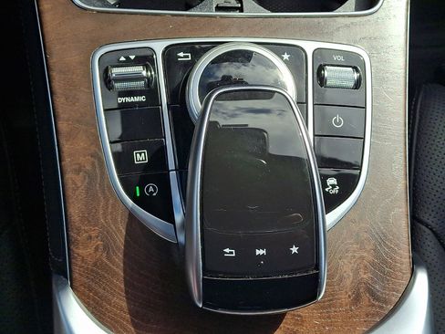 Used 2019 Mercedes-Benz GLC 300 4MATIC image 24