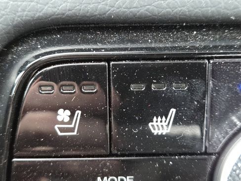 Used 2025 Honda Pilot Black Edition image 8