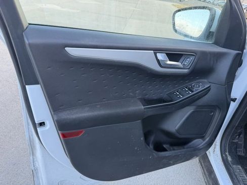 Used 2020 Ford Escape SE image 9