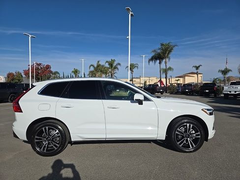 Used 2021 Volvo XC60 T5 Momentum w/ Premium Package image 13