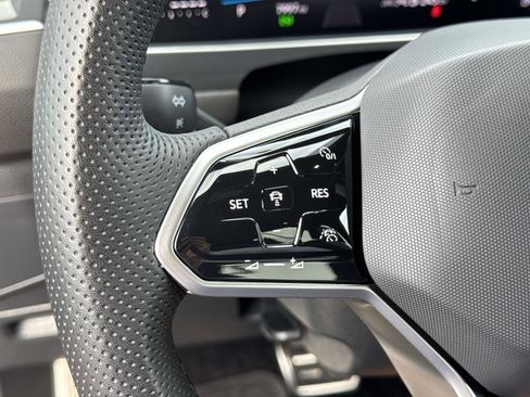 Certified 2024 Volkswagen Tiguan SE R-Line image 11