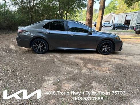 Used 2021 Toyota Camry SE FWD image 11