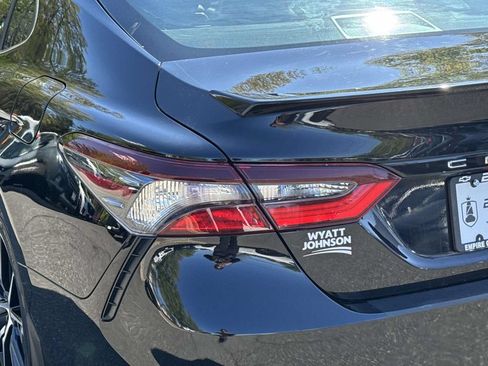 Used 2024 Toyota Camry SE w/ Convenience Package FWD image 13