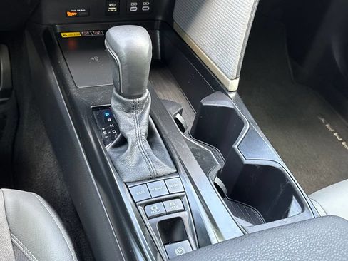 Used 2025 Toyota Camry SE w/ Convenience Package FWD image 21