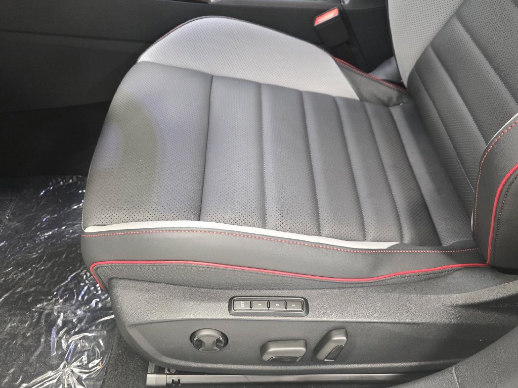 New 2026 Volkswagen GTI SE FWD image 19