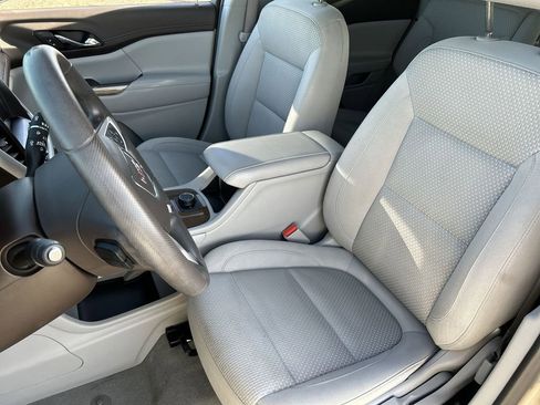 Used 2023 GMC Acadia SLE image 18