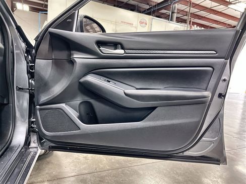 Used 2024 Nissan Altima 2.5 SV w/ SV Premium Package image 30