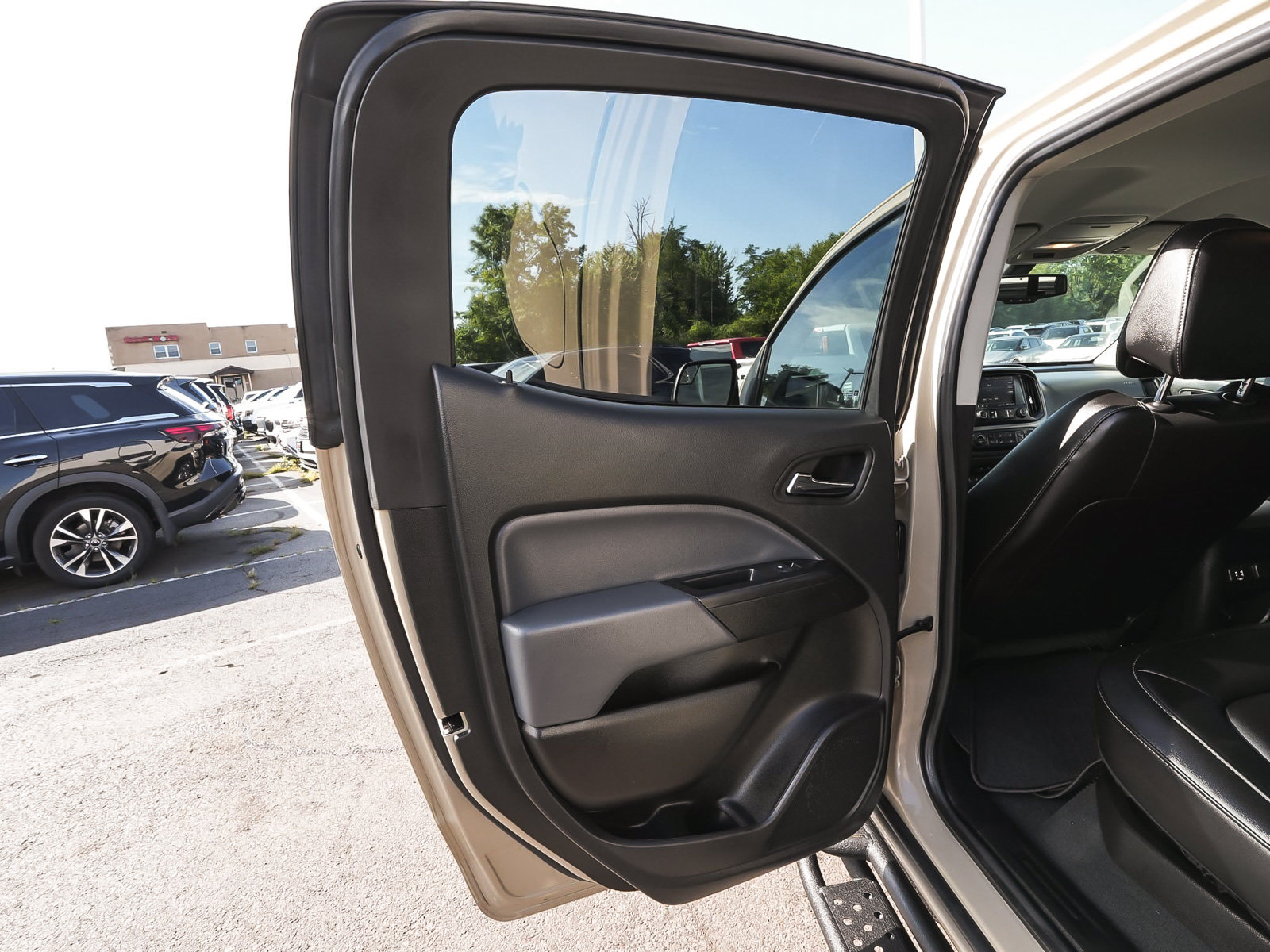 Used 2022 Chevrolet Colorado Z71 AWD/4WD image 13