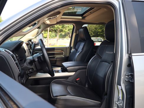 Used 2022 RAM 3500 Laramie AWD/4WD image 11
