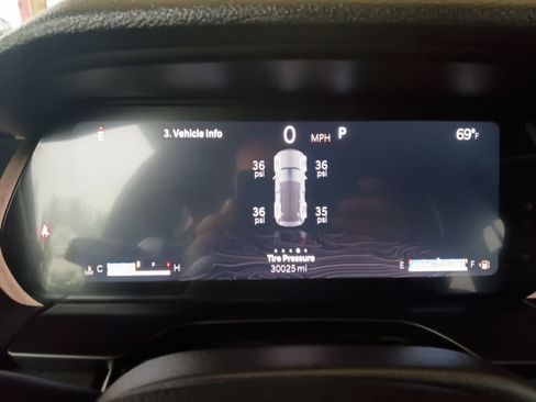 Used 2025 Jeep Grand Cherokee Altitude AWD/4WD image 2