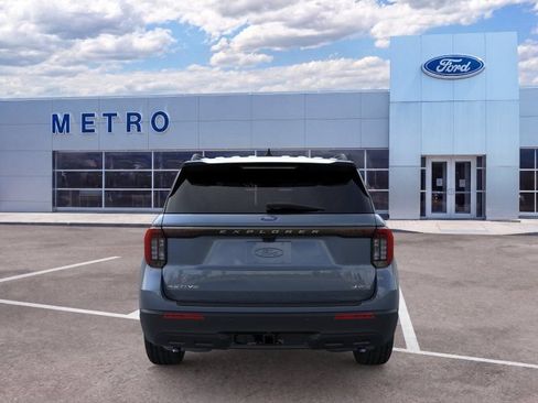 Used 2026 Ford Explorer Active AWD/4WD image 6