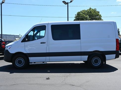 Used 2021 Mercedes-Benz Sprinter 2500 image 4