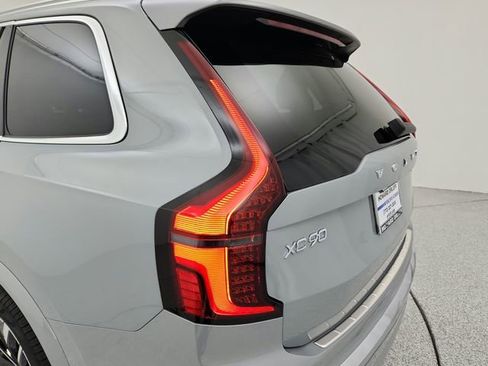 New 2026 Volvo XC90 B6 Plus w/ Protection Package Premier image 23