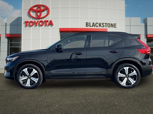 Used 2023 Volvo XC40 Recharge Plus image 6