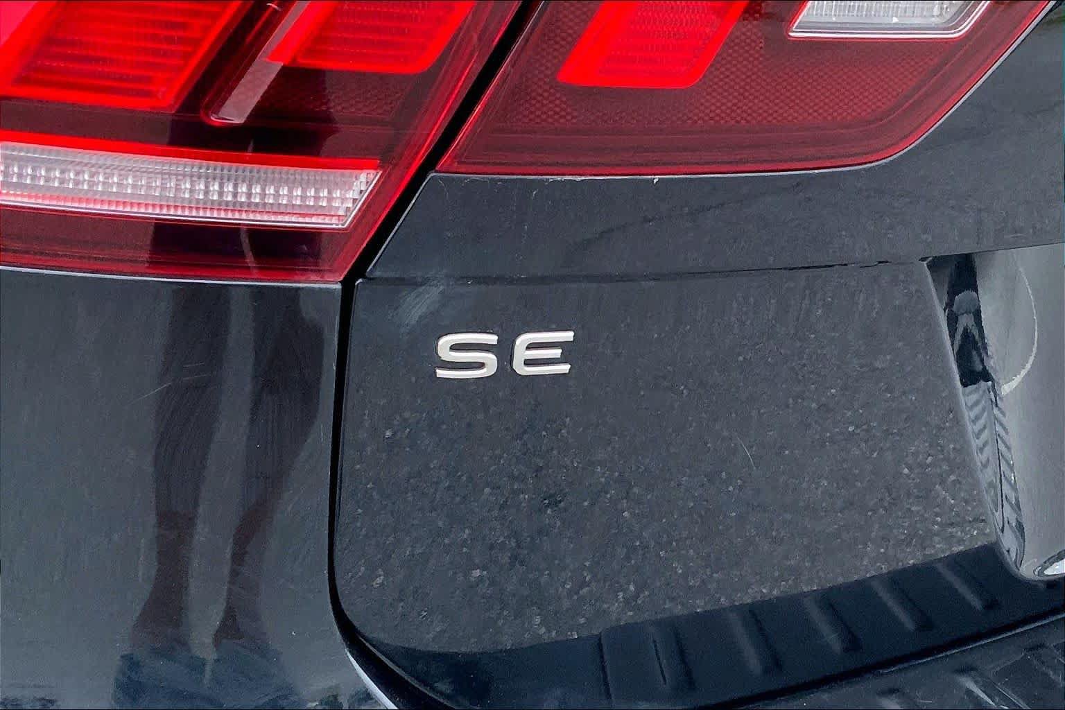 Used 2024 Volkswagen Tiguan SE R-Line FWD image 28