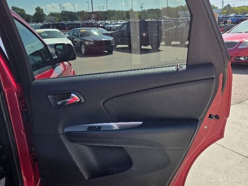 Used 2019 Dodge Journey SE w/ Premium Group image 14