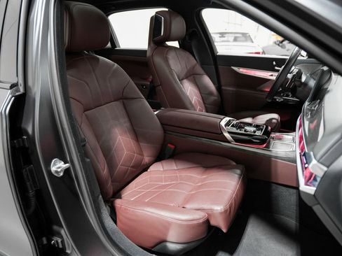 Used 2023 BMW 760i xDrive w/ Executive Package image 23