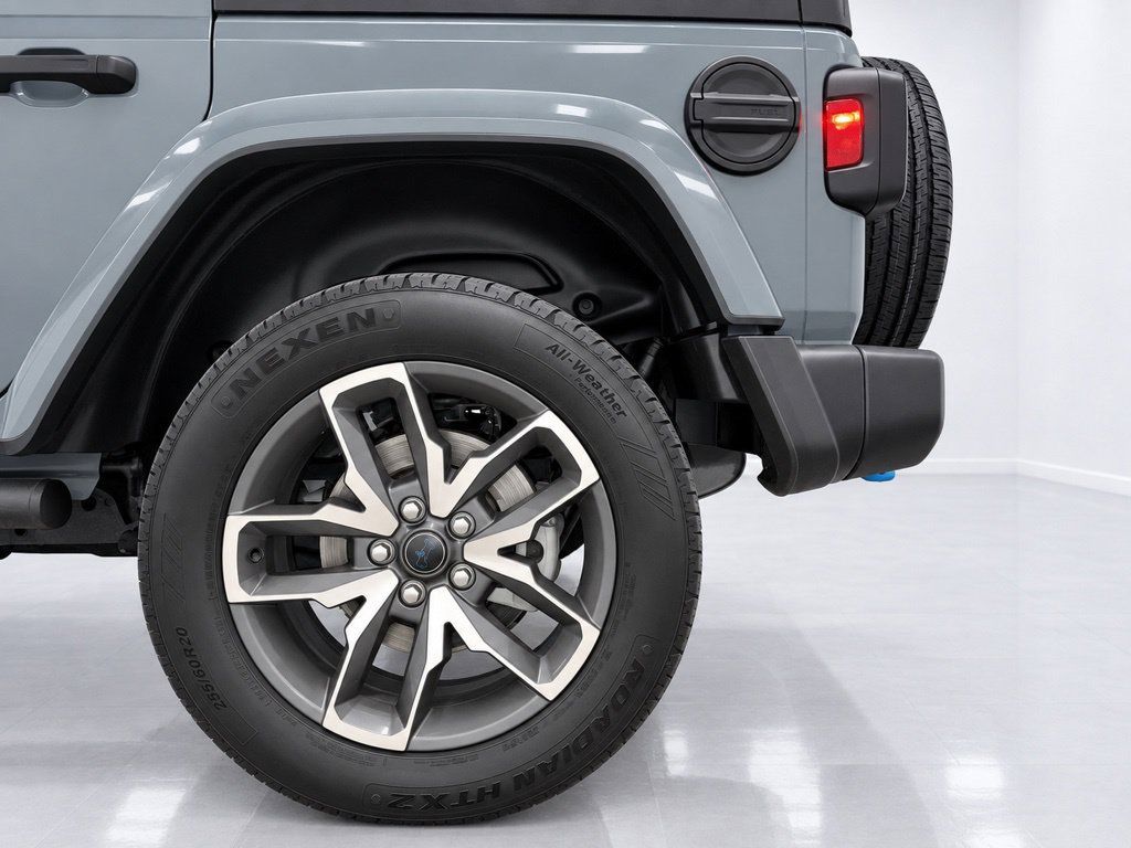 Used 2024 Jeep Wrangler Unlimited w/ Convenience Group AWD/4WD image 8
