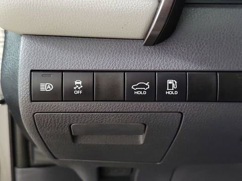 Used 2019 Toyota Camry SE w/ Convenience Package FWD image 23