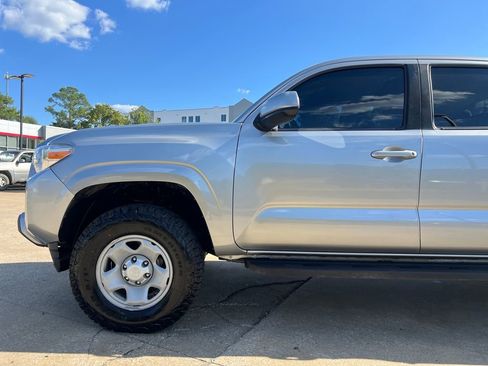 Used 2019 Toyota Tacoma SR image 29
