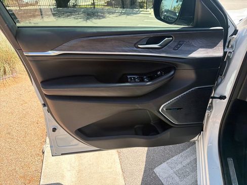 Used 2021 Jeep Grand Cherokee L Overland AWD/4WD image 19