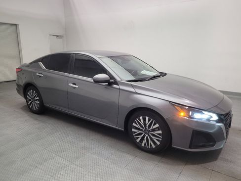 Used 2023 Nissan Altima 2.5 SV FWD image 11