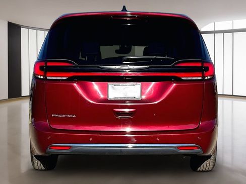 Used 2023 Chrysler Pacifica Touring-L FWD image 6