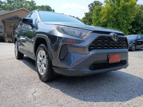 Used 2021 Toyota RAV4 LE FWD image 4