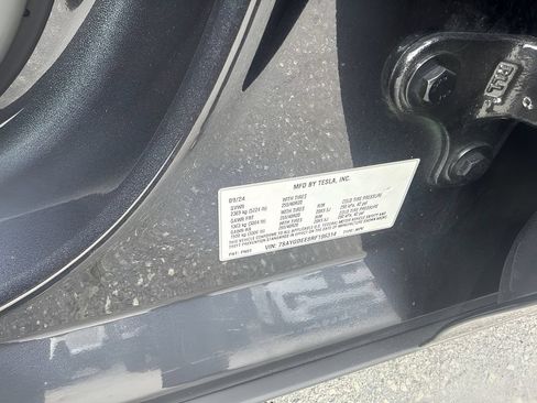 Used 2024 Tesla Model Y Long Range AWD/4WD image 28