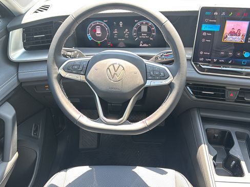 New 2026 Volkswagen Tiguan SE AWD/4WD image 18